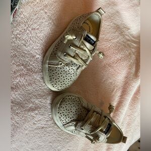 Gold sperry girls shoes size 6